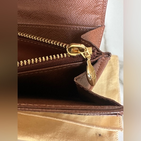 Authentic LOUIS VUITTON Quilted Monogram Etoile w/COA - Picture 10 of 16